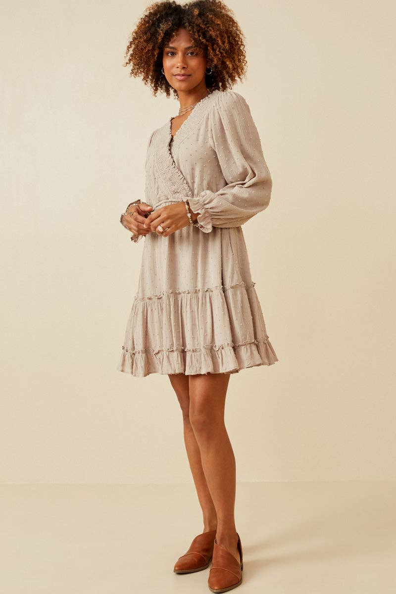 Steen Damesjurk met gesmokte overslag en Zwitserse stippen. voor groothandel op Faire4