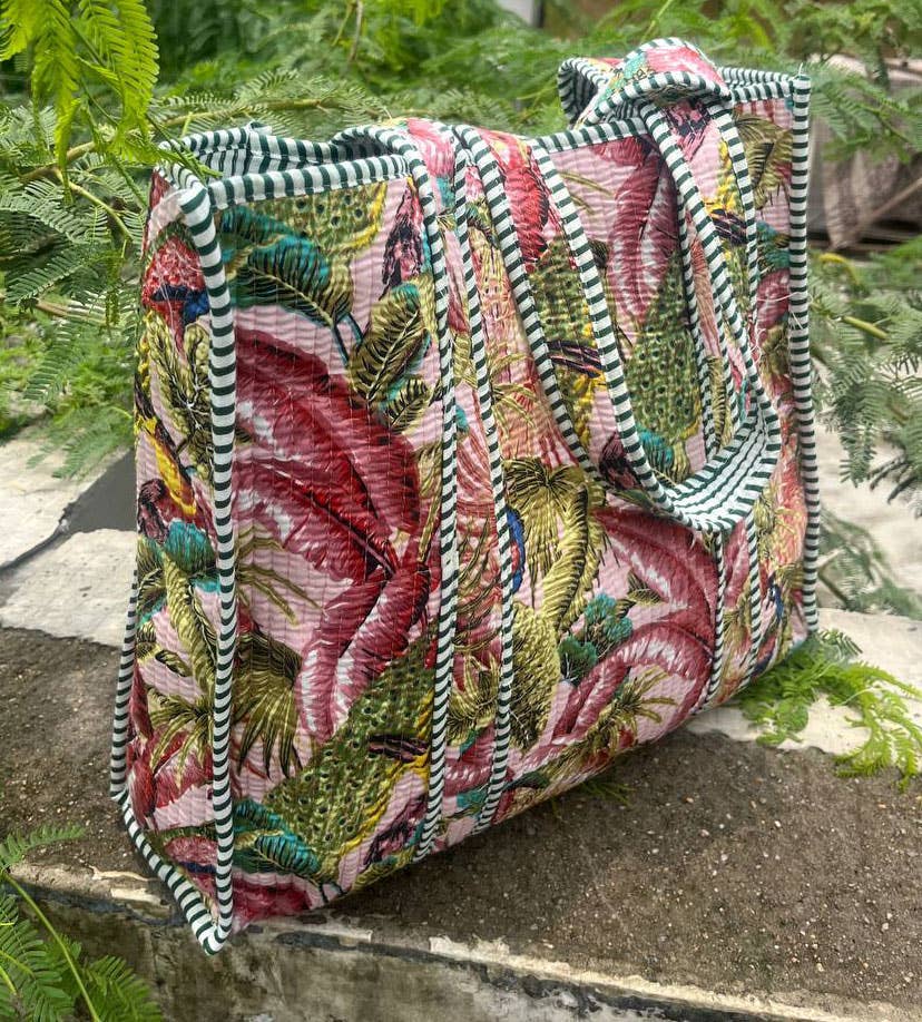 bhavnas boutique – Großhandel Lebensmittel-/Einkaufstasche – Gepolsterte Einkaufstasche aus Baumwolle mit Pfauendschungel3