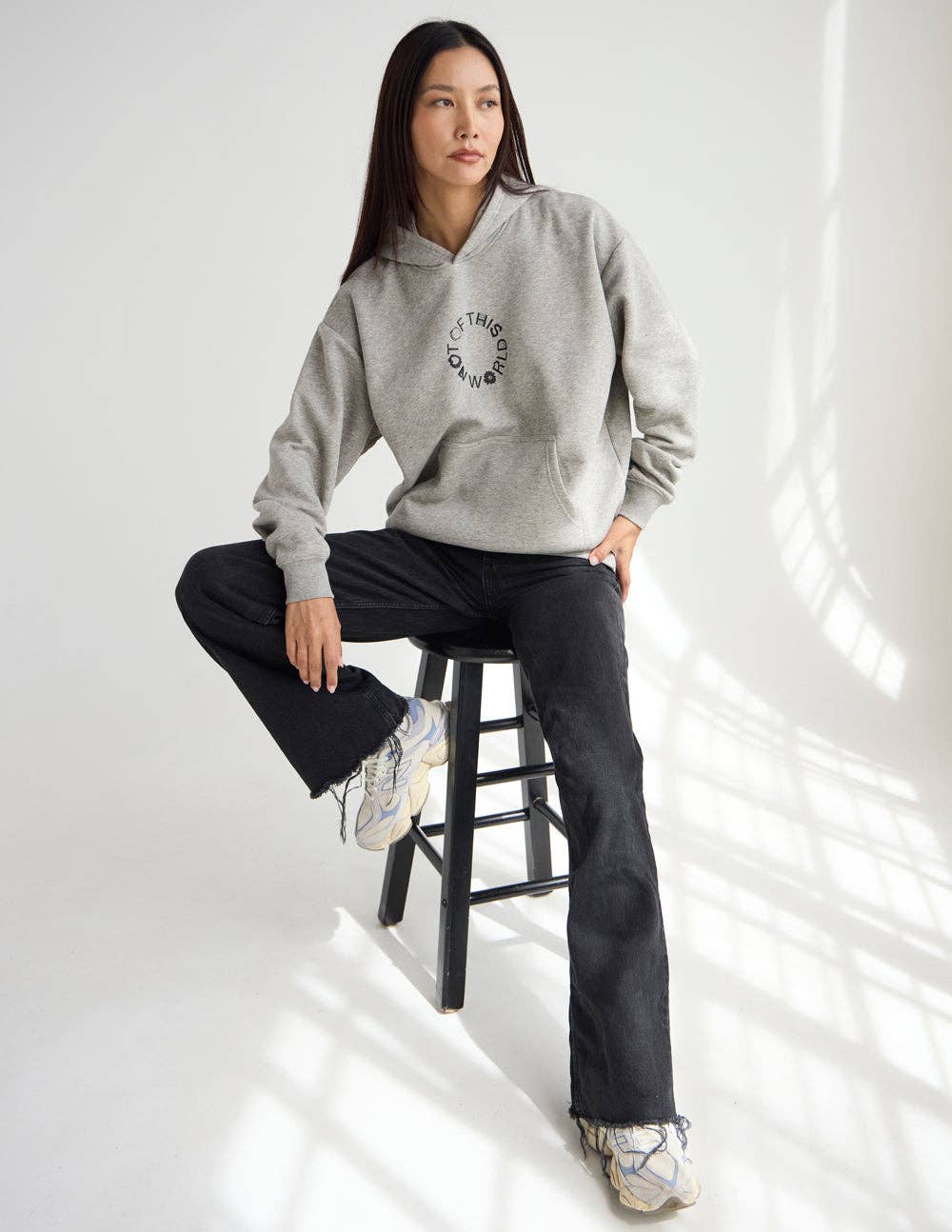 Elevated Faith – Hoodie – Mulher por atacado – Hoodie Unissexo Bege Não Deste Mundo2