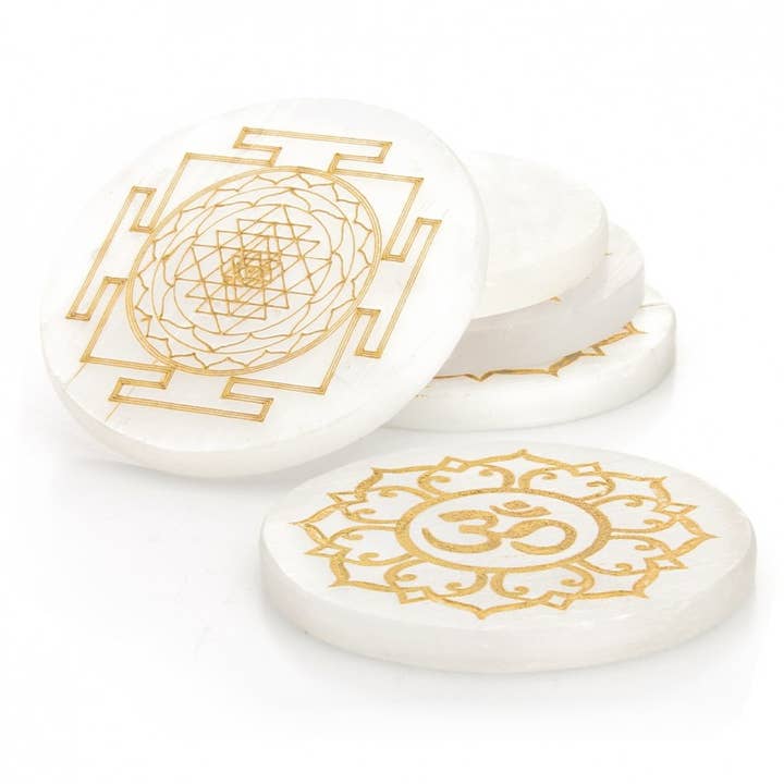 Disco di selenite con simbolo buddista per la vendita all'ingrosso da parte di UniArt