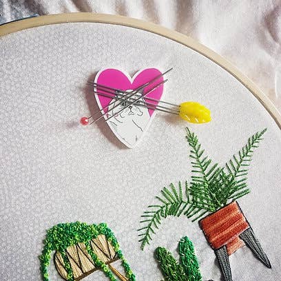 Pixels & Purls - Wholesale Embroidery/Cross Stitch Supplies - Cat Magnetic Needle Minder1