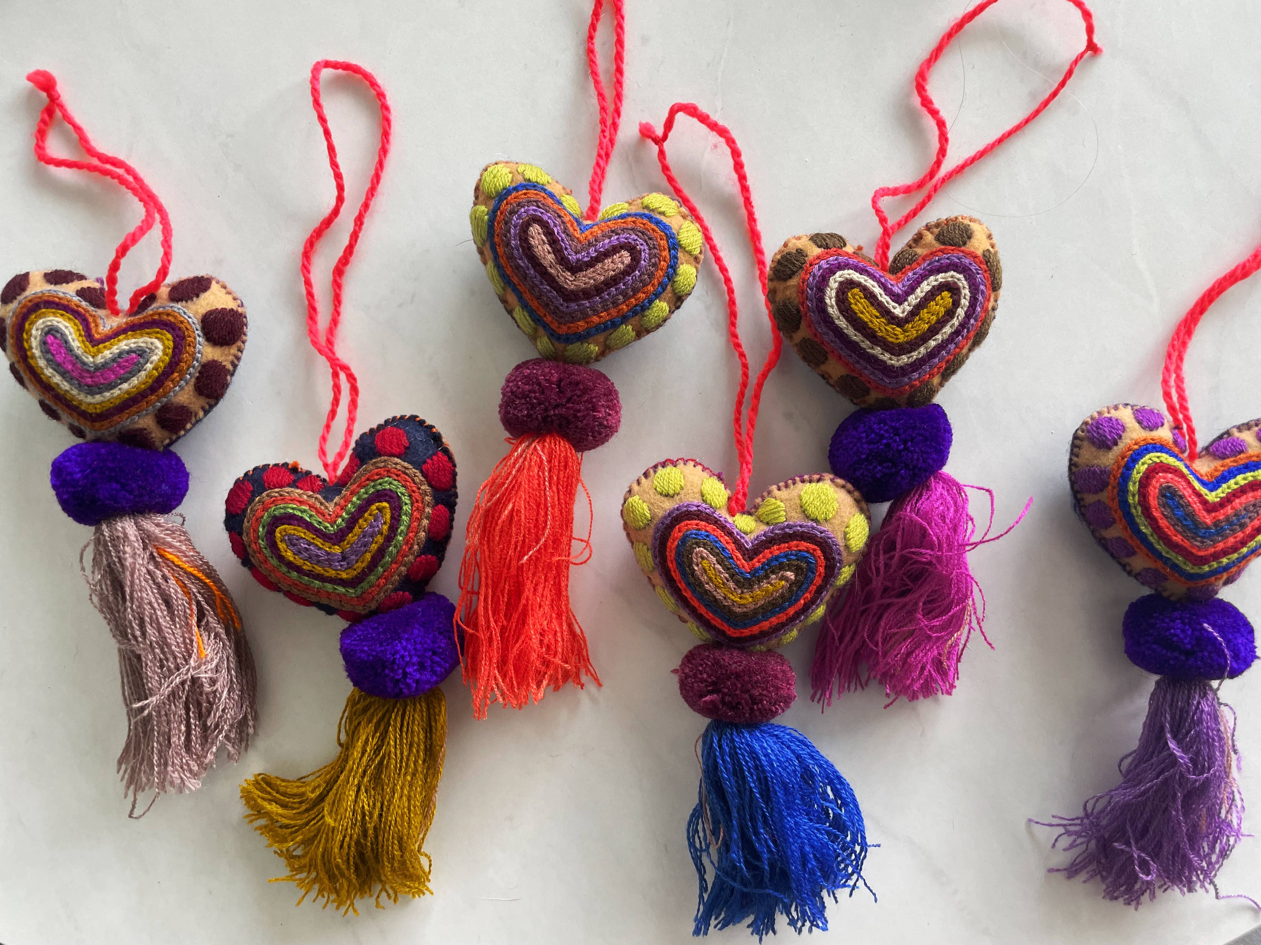 Pura Vida - Wholesale Ornament - Kerstversiering met geborduurd hart en luipaardkwastje13