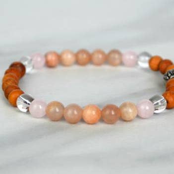 Moxie Malas – Großhandel Perlenarmband – Liebe, Licht + Freude