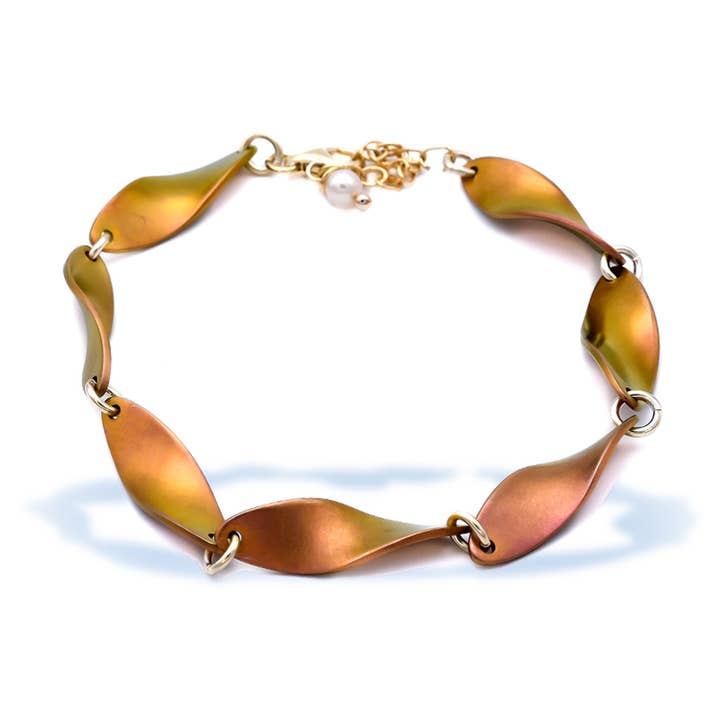 Titanarmband med en tvistad rosett för wholesale av Giampouras