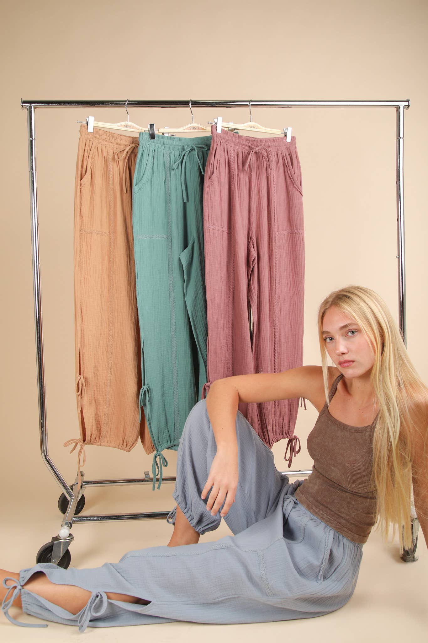 TORTORA Pantaloni Harem con Tunnel Laterale e Dettaglio in Pizzo in vendita all'ingrosso su Faire0