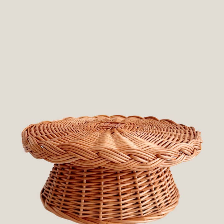 Eturel Madrid - Wholesale Serving Tray - Round pedestal tray natural wicker1