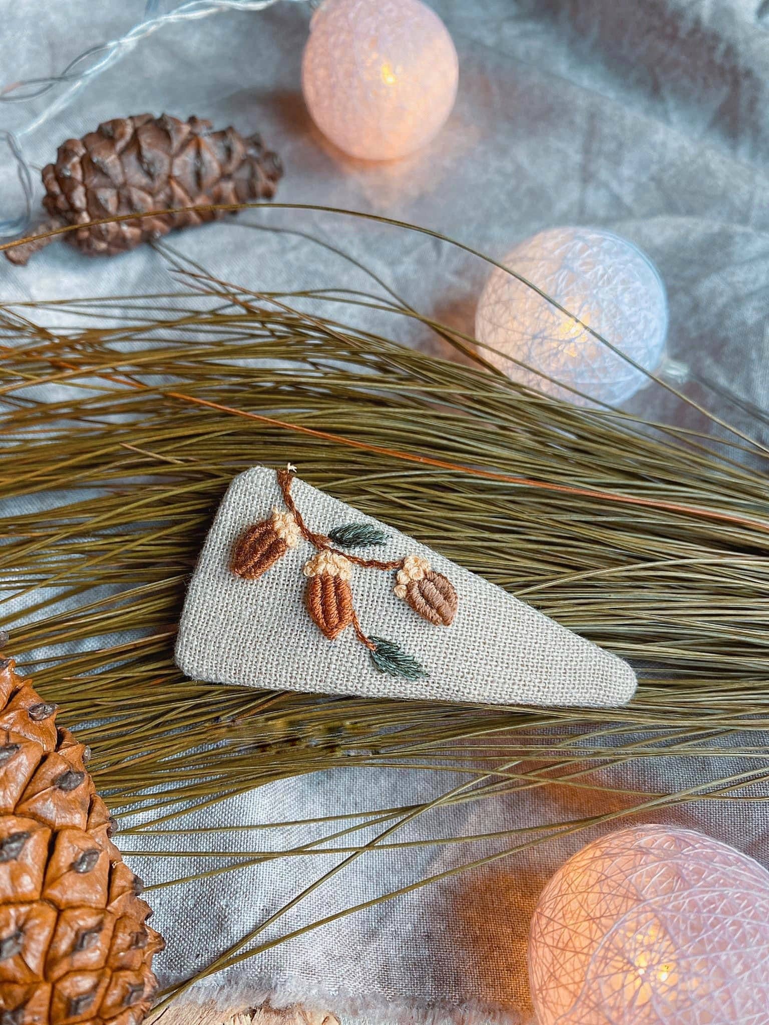 Quince Fables - Wholesale Barrette - Women's - Wreath & Nuts Embroidered Hair Barrette, Christmas & Autumn🪡2