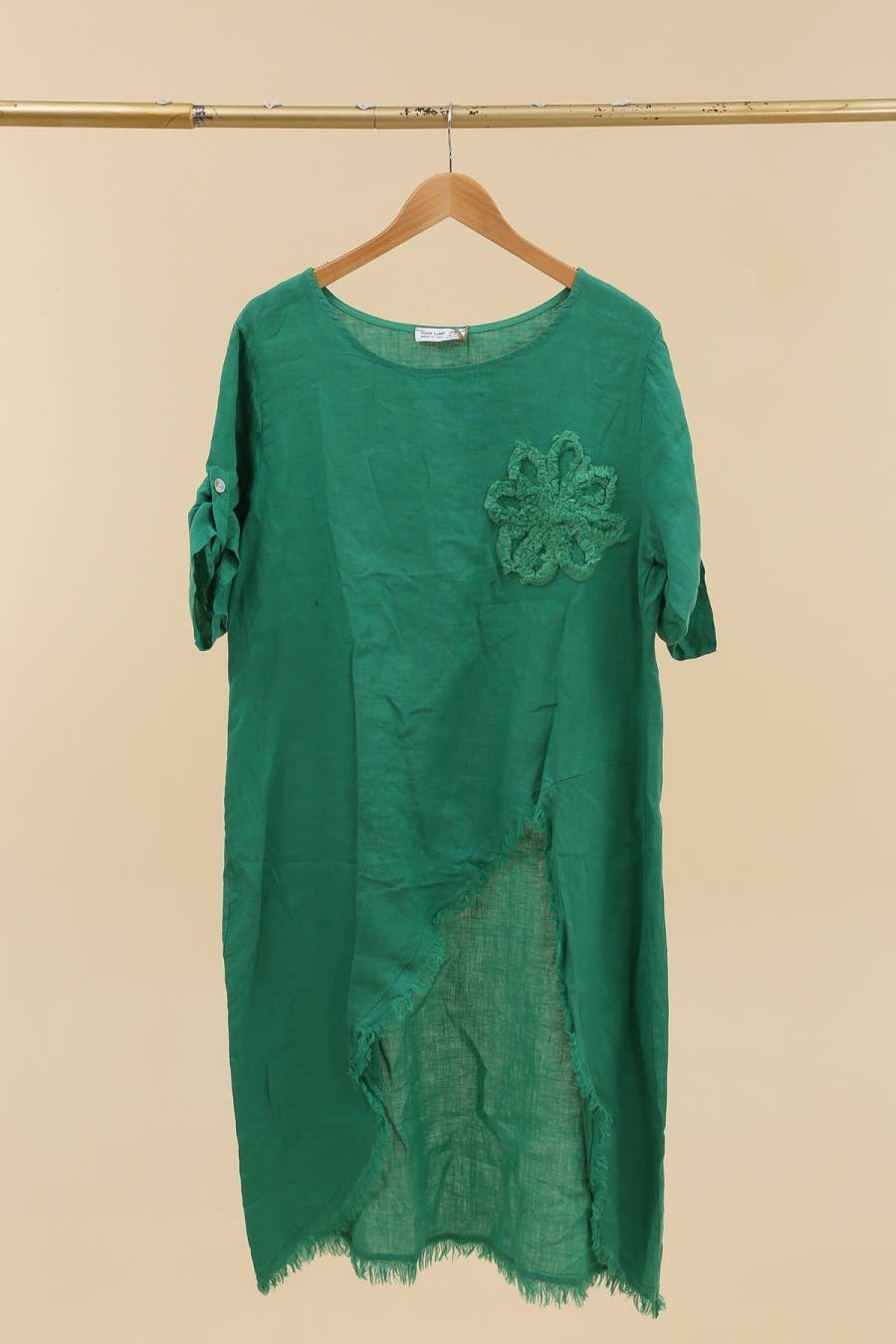 LÉA & LUC – Großhandel Kleid – Damen – 100 % Leinenkleid mit Blumenmotiv auf der linken Brust, REF. 724839