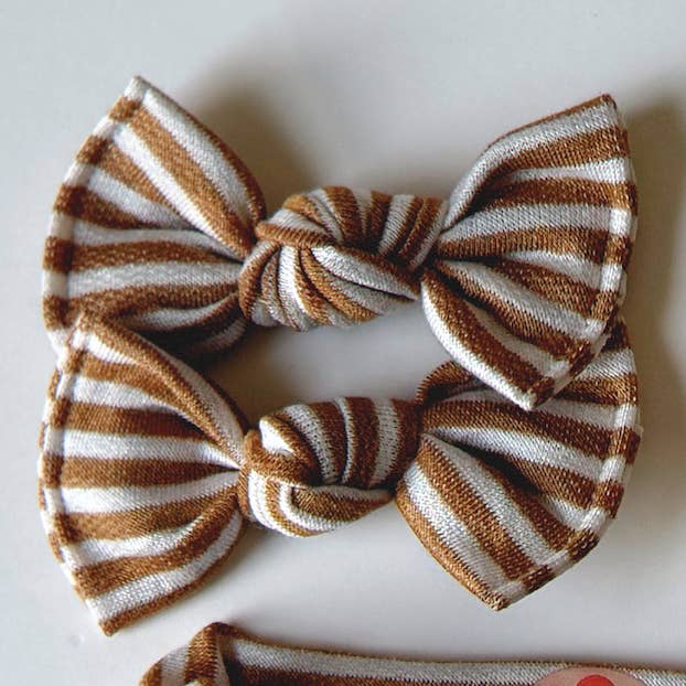 Nutmeg Mini Stripe BloomCLIPS o fascia in nylon per la vendita all'ingrosso da parte di Bloom Headwraps