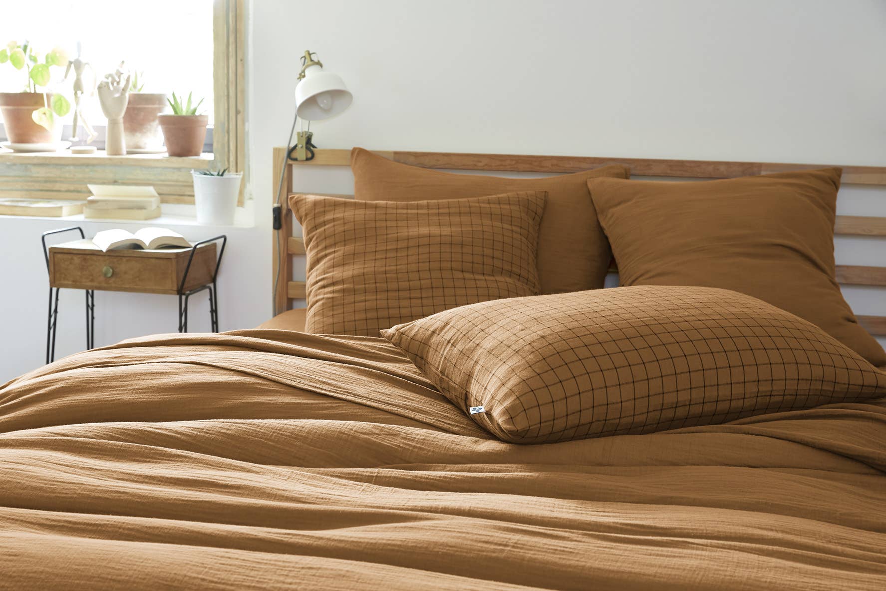 L'effet Papillon – wholesale Bedding pillowcase/sham – GAÏA MIX Camel cotton gauze pillowcase 50 x 70 cm1