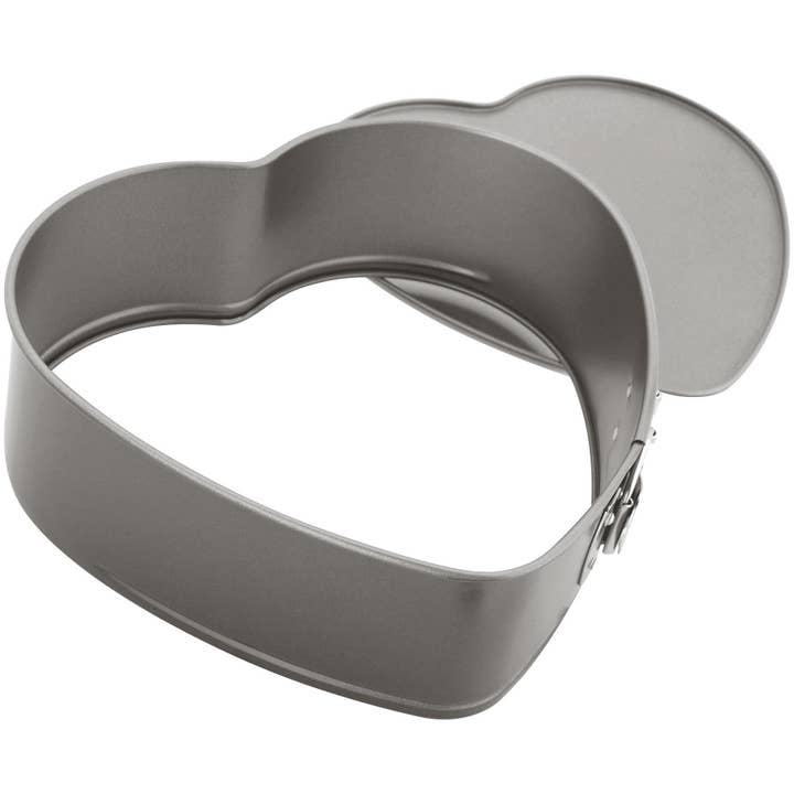 Judge UK - Wholesale Cake tin - Judge Bakeware, 22 x 18 x 7cm Heart Shaped Cake Tin1