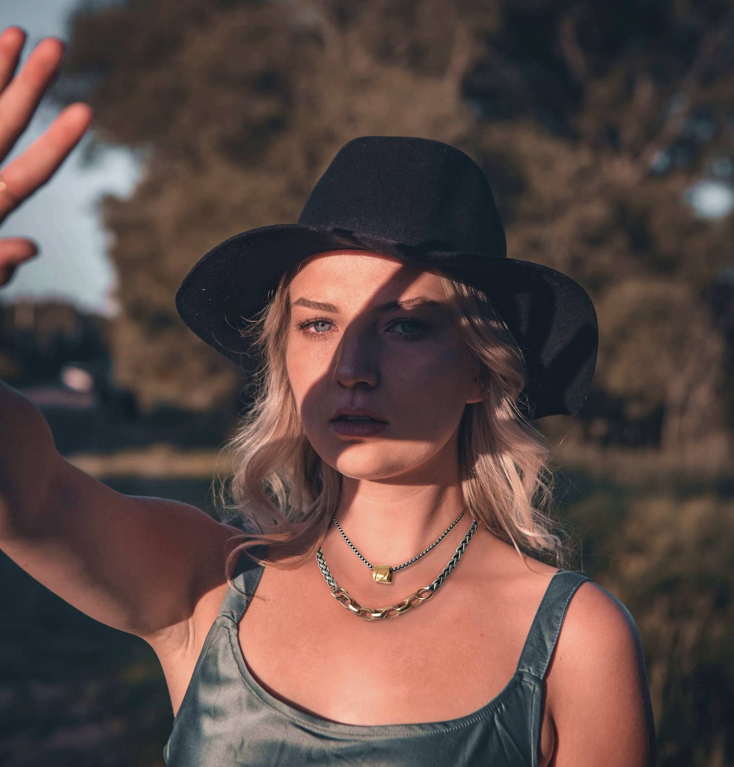 LJ Sonder – wholesale Kedjehalsband – Chelsea - tvåfärgat halsband2