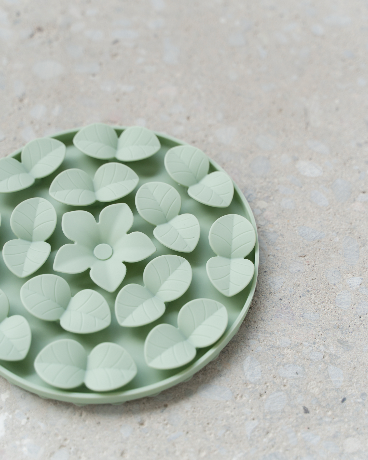 dexypaws - Wholesale Pet Food Mat - Dog - Sage Green Circle Enrichment Snuffle Mat2