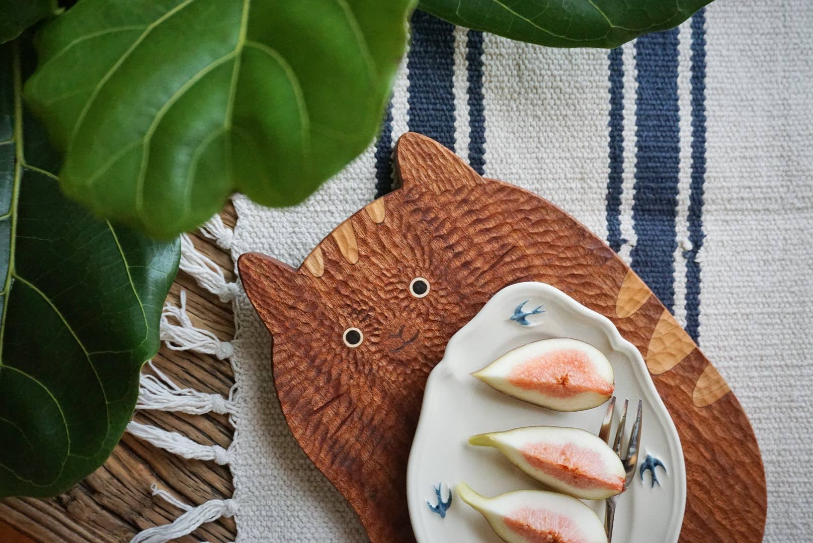 Senser Woodcraft – wholesale Decorative plate/dish/bowl – Hand Carved Serving Board - Cute cat /Handmade1