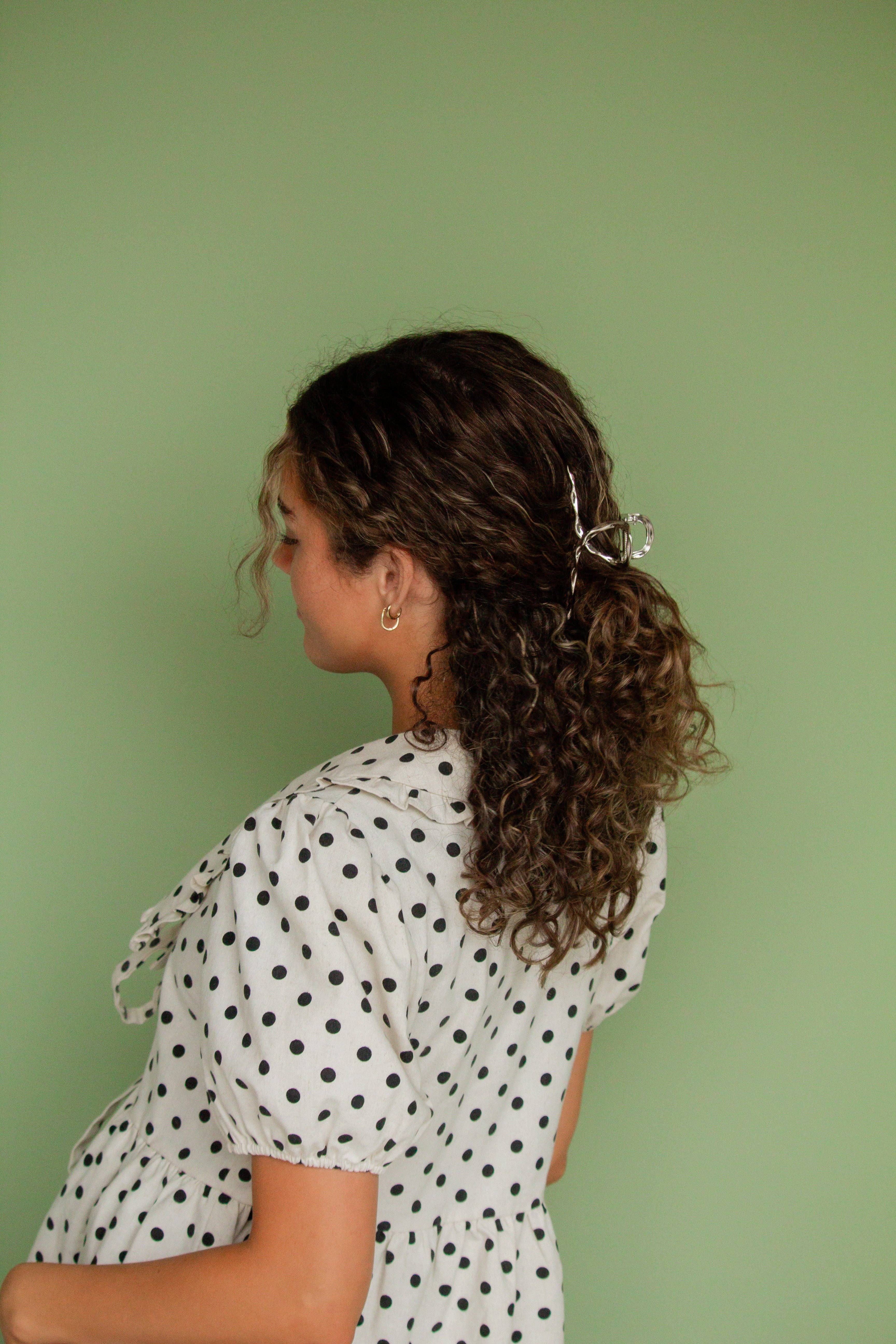 Shop Andi - Wholesale Hair Clip - Women's - Silver Twisted Claw Clip3