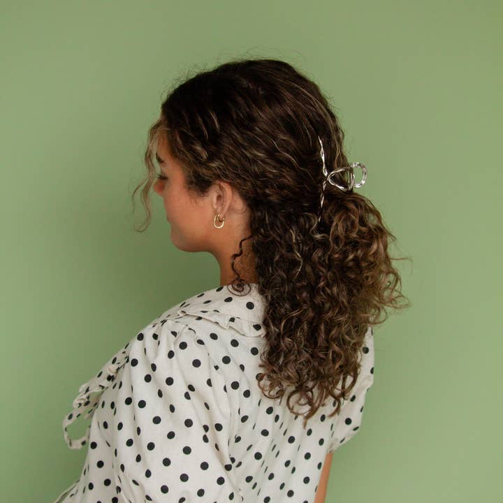 Shop Andi - Wholesale Hair Clip - Women's - Silver Twisted Claw Clip3