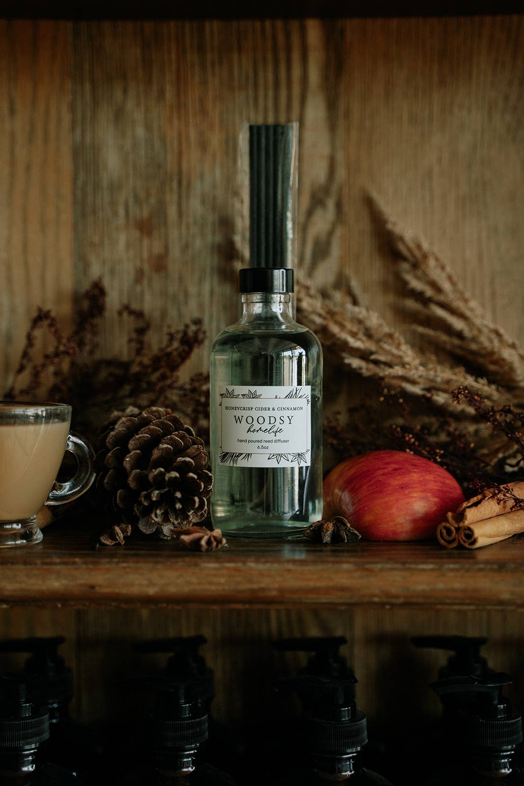 Woodsy Homelife – Engroshandel Duftolie med pinde – Honeycrisp Cider & Cinnamon Reed Diffusorer 2