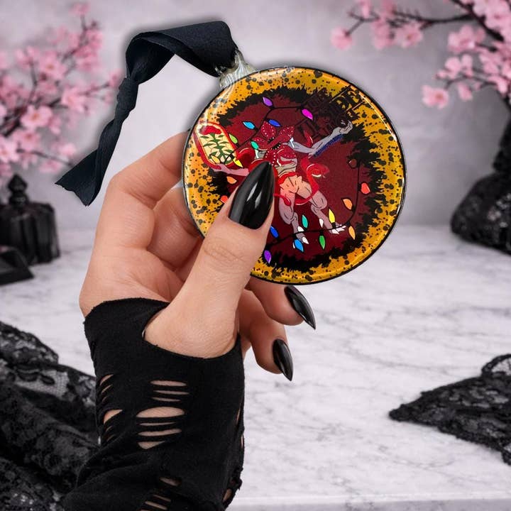 Demogorgon-Ornament auf dem Kopf, gotische Horrordekoration, holografische Acryl-Hängekunst für den Großhandel von Gothic Garage