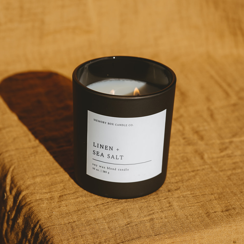 Memory Box Candle Co. - Vente Bougie en bocal - Bougie en cire de soja - Linge + Sel de mer - Verre noir mat de 10 oz.1
