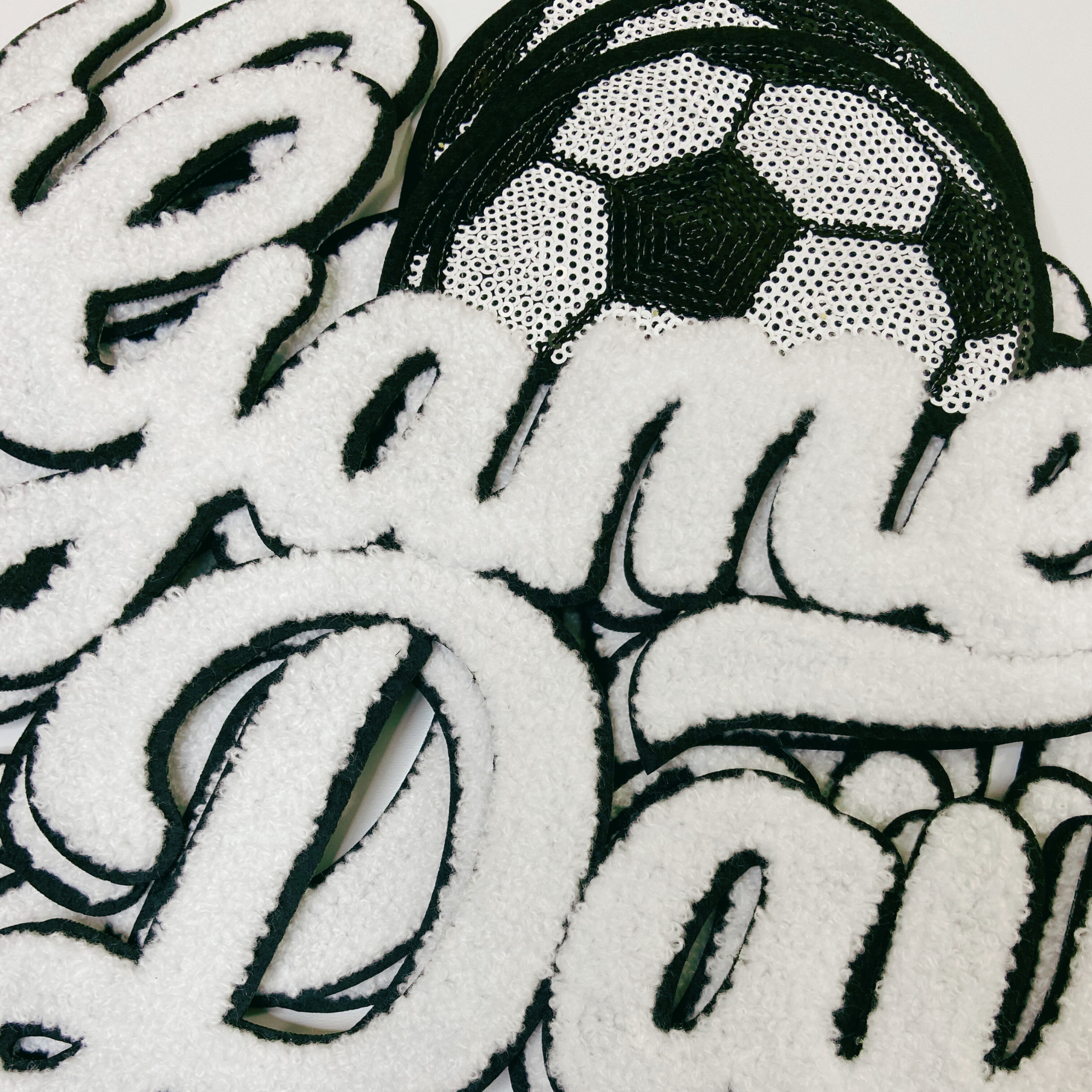 TEELUX – wholesale Lapp – 11" W GAME DAY Fotbollspaljetter och Chenille Patch 1