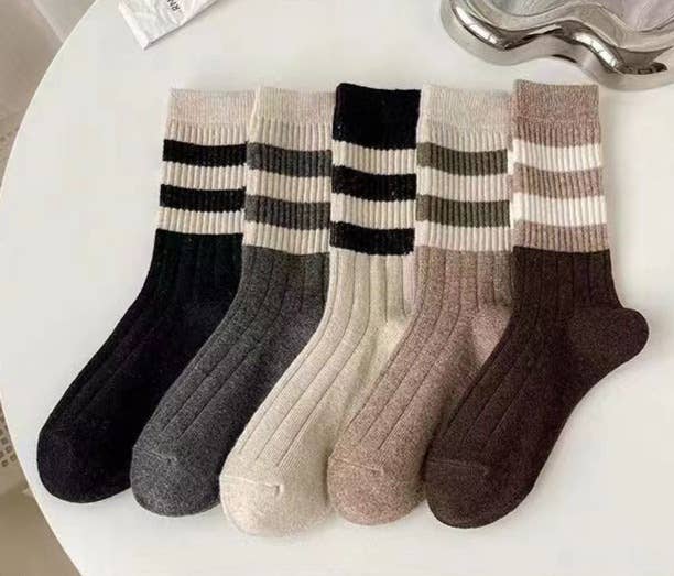 Sweetkama - Vendita all'ingrosso Calzini - Donna - Calze da donna a costine con righe a blocchi di colore SKASC41762