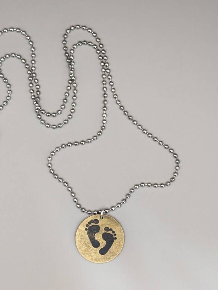 Collar de latón con diseño de bebé para venta al por mayor de Material Concepts