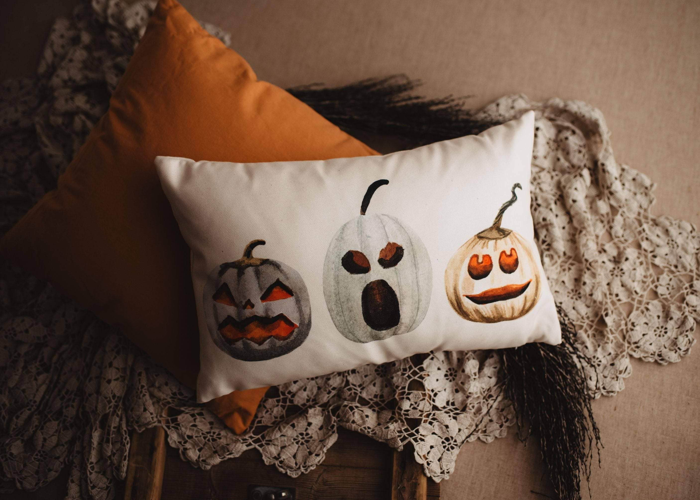 UniikPillows - Vente Housse de coussin - Housse d'oreiller lombaire Primitive Jack o Lantern | Décoration d'Halloween 18x12 | Décor d'automne | Décoration de chambre | Oreillers décoratifs | Cadeau pour elle6