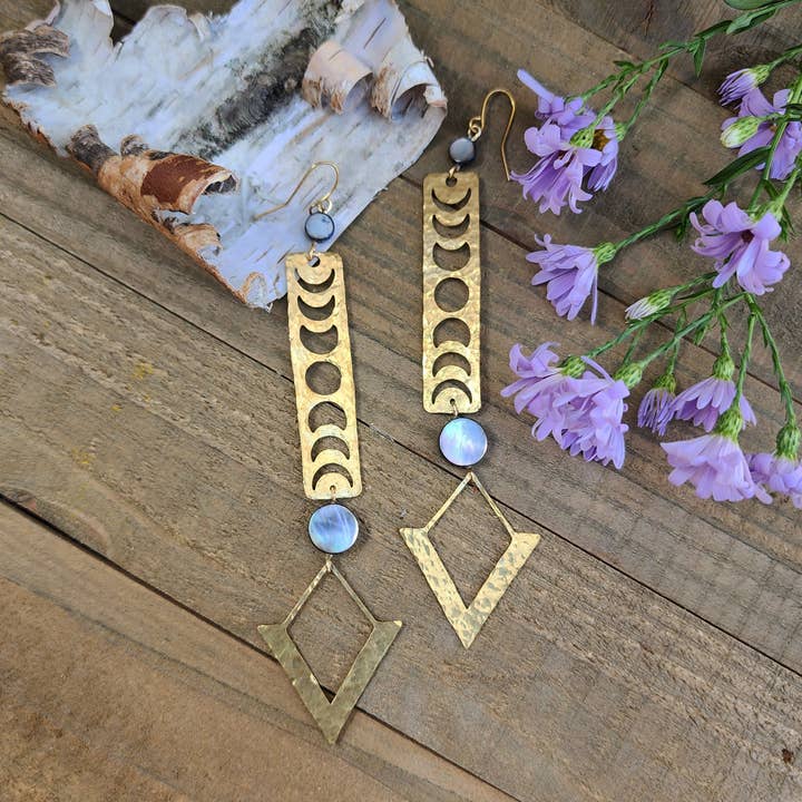 Par de pendientes de latón Celestial y Luna - Diseño surtido para venta al por mayor de Black Banjo Arts