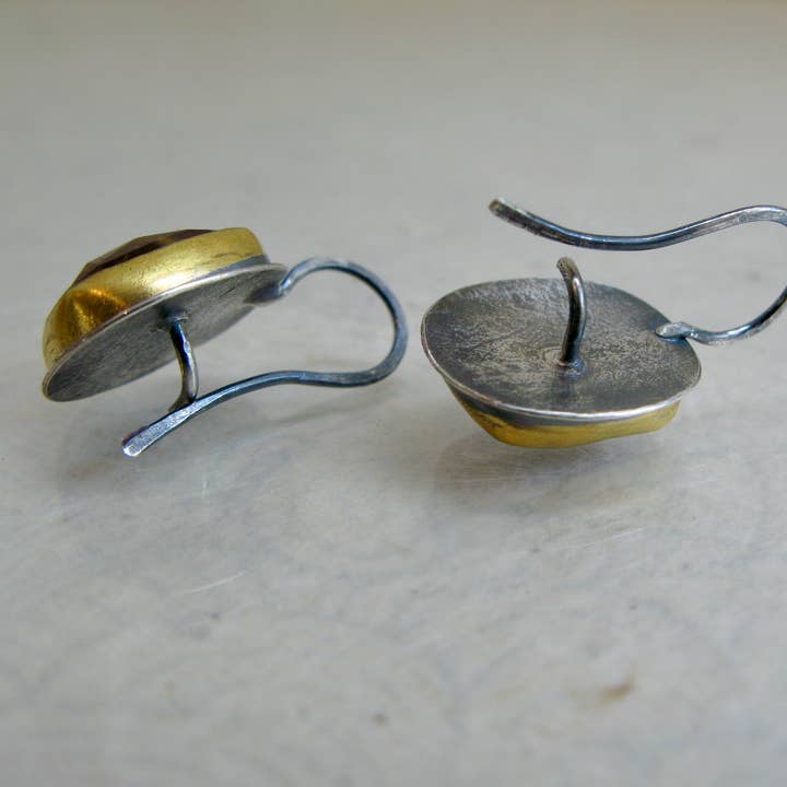 Austin Titus Studio – wholesale Hängande örhängen – Crescent Rim Hook Örhängen