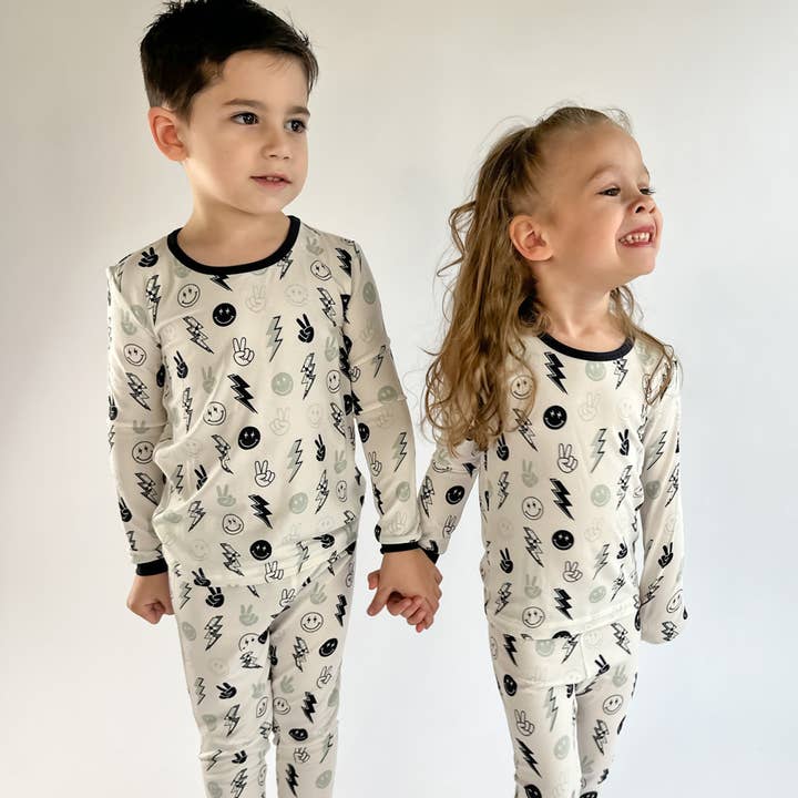 Pijama de 2 piezas para niños pequeños y niños de TENCEL Modal suave, Sonrisas Relámpago para venta al por mayor de tiny knot co.