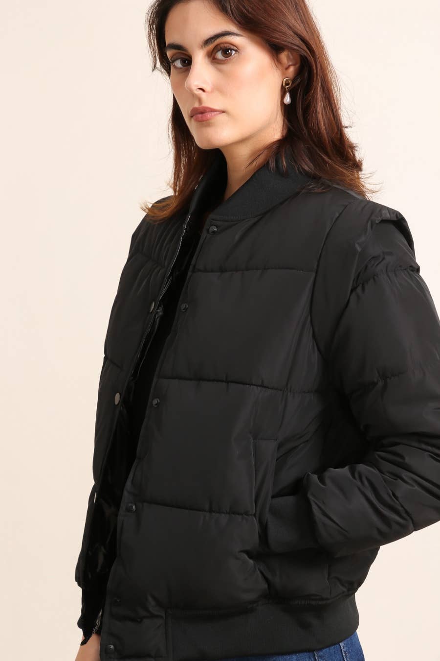 Attrait Paris – wholesale Dunjacka - Dam – Kort bomberjacka med axelvadd och knappstängning9