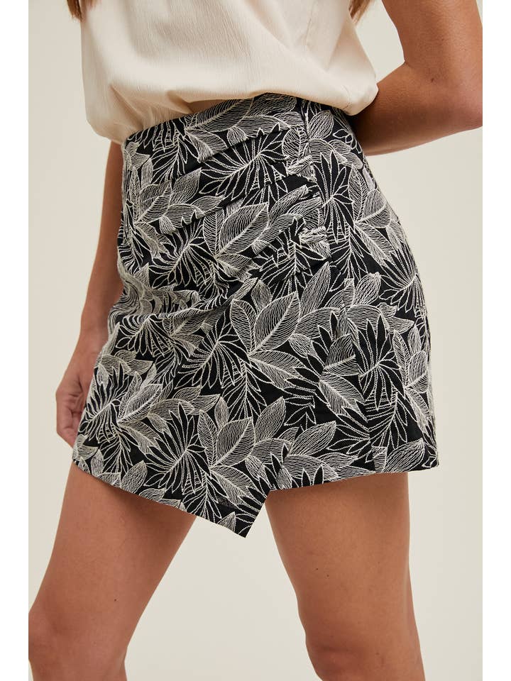 BLACK CREAM FOLIAGE JACQUARD SKORT / WL25-10088 for wholesale on Faire