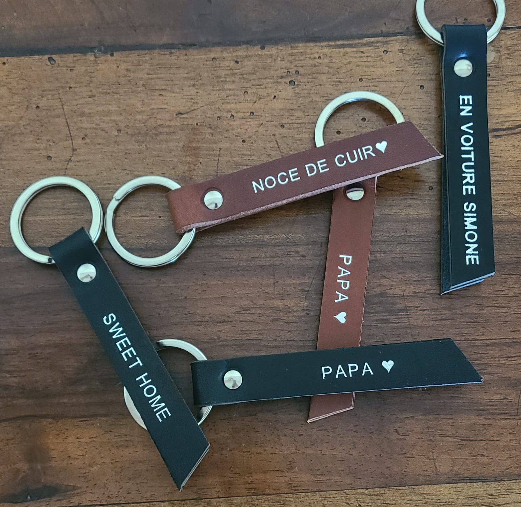 Boulevard des Tanneurs – wholesale Keychain – Unisex – Long leather keychain with customizable message3