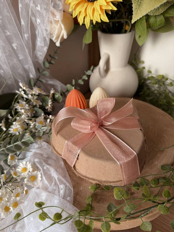 Presentförpackning med påskägg — hjärtformad ask, anpassningsbara färger, valfri doft för wholesale av My Milky Candle