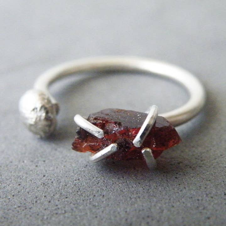 Rå granatring, öppen justerbar bohemisk ring i sterlingsilver för wholesale av SteamyLab