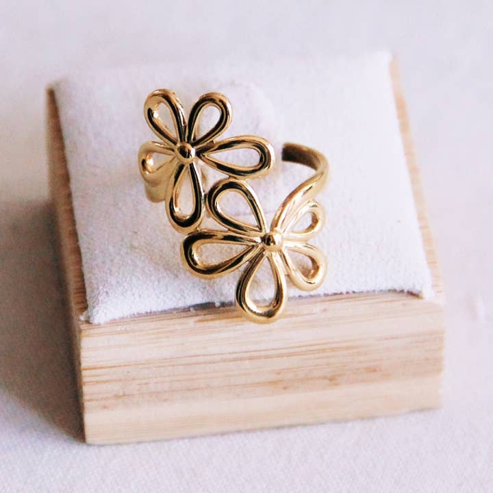 Adjustable flower ring and other Purchase Wholesale gioielli pietre dure. Free Returns & Net 60 Terms on Faire trending on Faire.