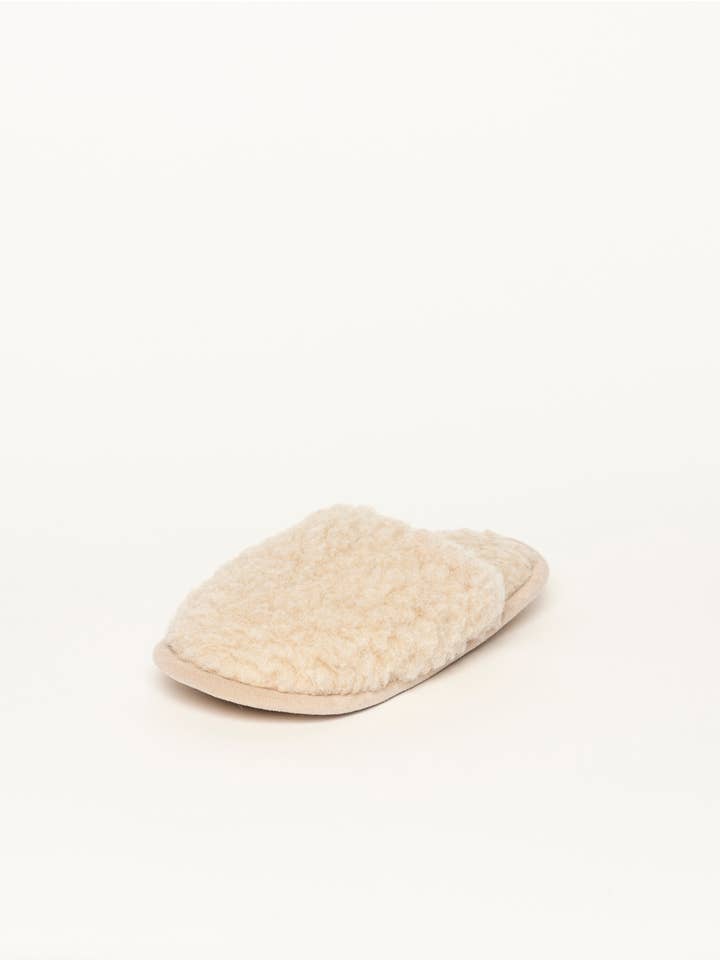 Lockenwolle Hausschuh in Beige for wholesale on Faire6