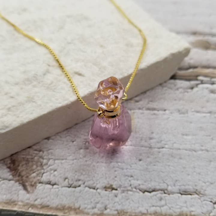 Treasure Wholesale - Wholesale Pendant/Charm Necklace - Crystal Perfume Bottle Essential Oil Pendant Necklace
