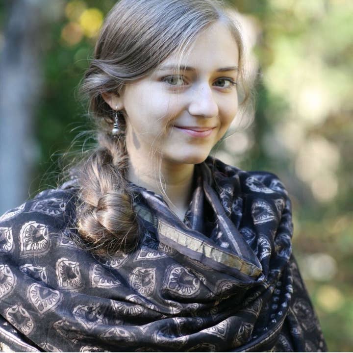 Mehera Shaw – wholesale Scarf – Women's – Dupatta-Scarf Block Printed in Village Buti Print1