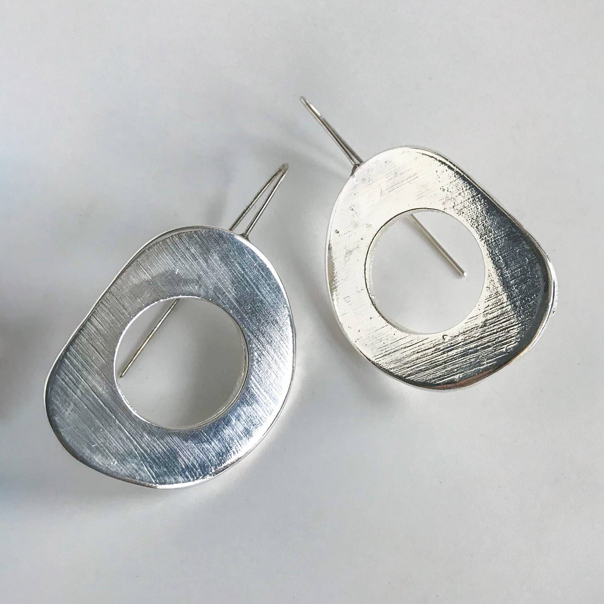 Belart Fair Trade - Wholesale Dangle Earrings - Eco-Resin Ojete Shape Earrings in Gold or Silver0