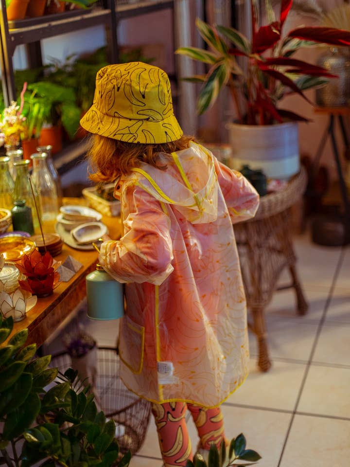 Indikidual – Engroshandel Regnfrakke – til børn – Bananprint Gennemsigtig regnMac med lommer2