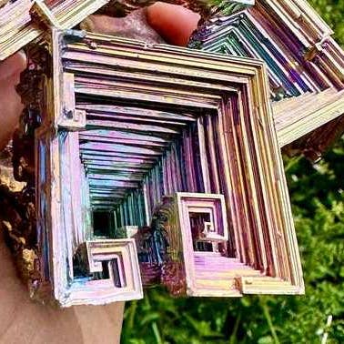 Aglomerado de bismuto por elfo 3-8cm espécime de bismuto grandes rochas por atacado de Elf Kendal Hippies