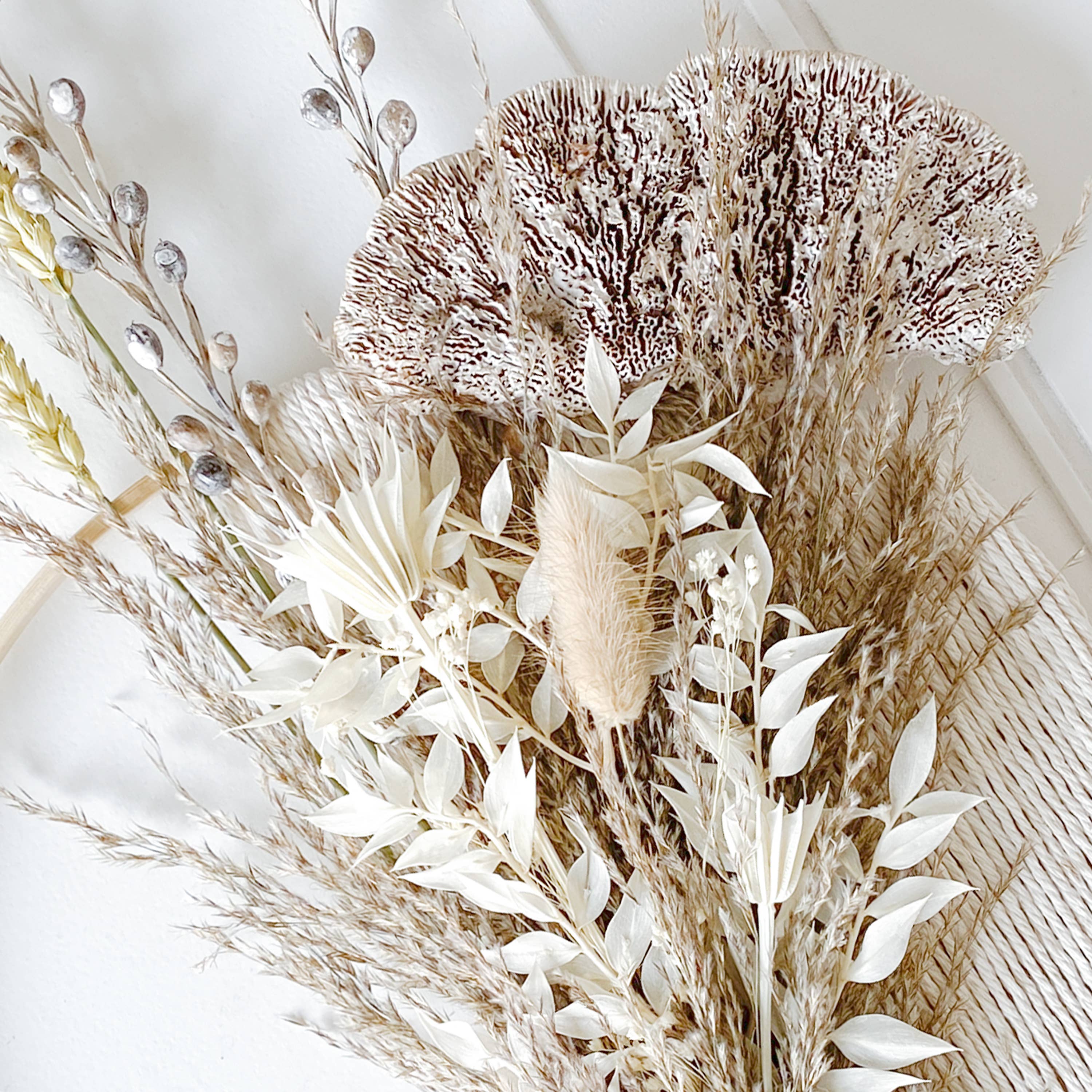 OLFFE - Wholesale Wreath - Dried Mushroom & Flowers Macramé Wreath1