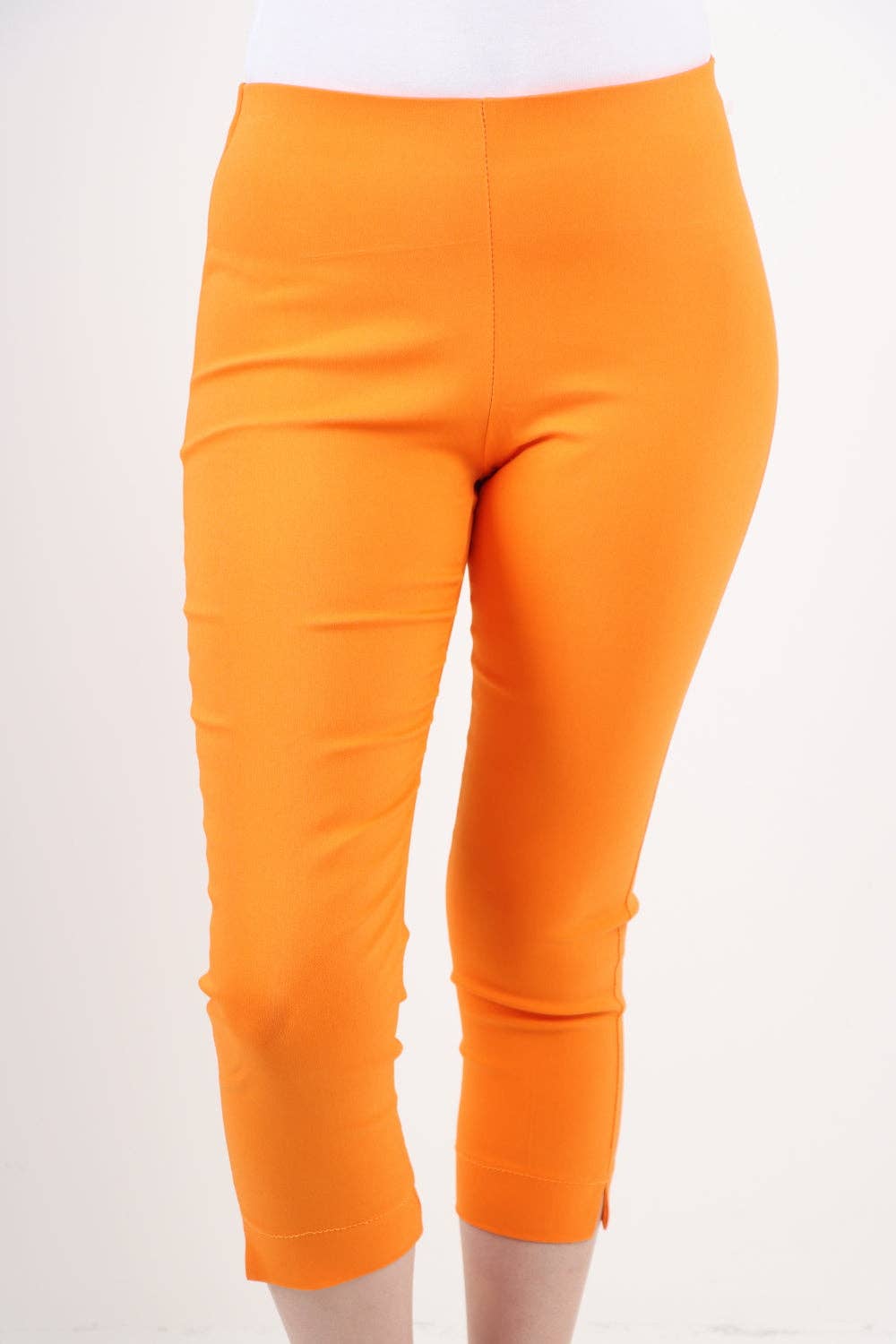 Miss Bold - Vendita all'ingrosso Pantalone - Donna - Pantaloni Capri in tinta unita italiana57