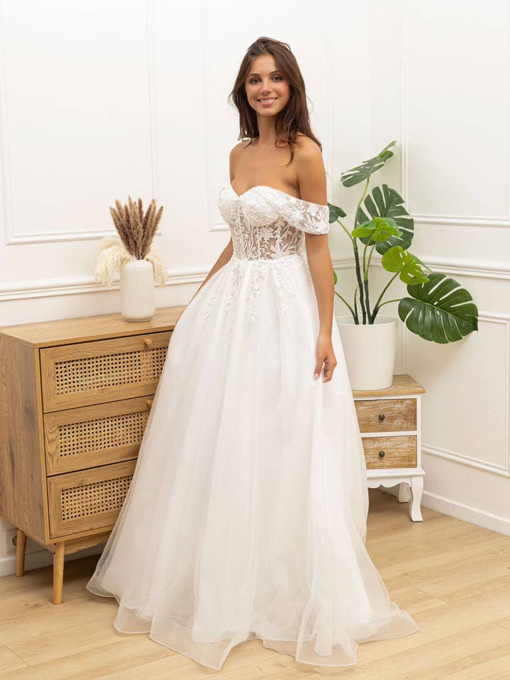 Blank Wedding dress 826019 for wholesale on Faire