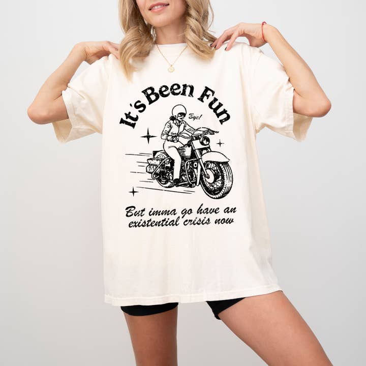T-shirt de moto avec mème drôle de crise existentielle pour la vente par Refinery Number One LLC