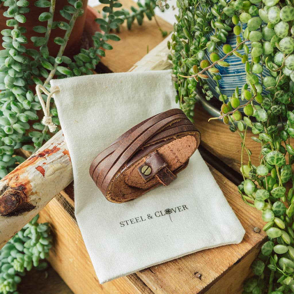 Steel & Clover - Venta al por mayor Pulseras tipo brazalete - Puño de piel Rycroft