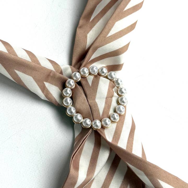 Collier Écharpe de Saint-Valentin avec Pince à Perle pour la vente par iconic mi