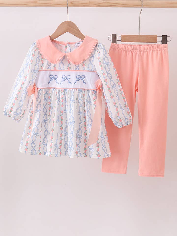 Rosa Stickerei-Set mit Blumen und Schleife für den Großhandel von Mom & Co.