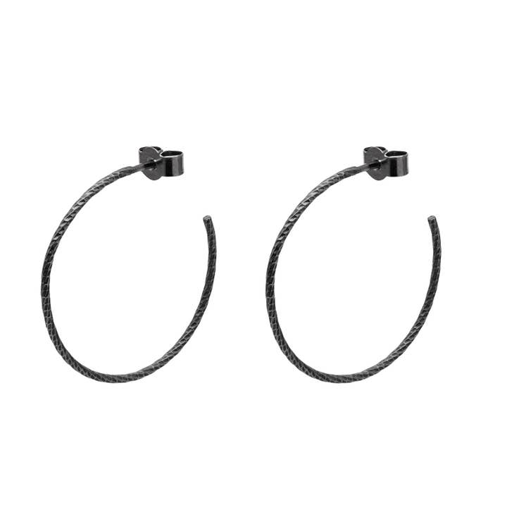 Orecchini a cerchio grandi con diamanti, in argento ossidato per la vendita all'ingrosso da parte di Myia Bonner